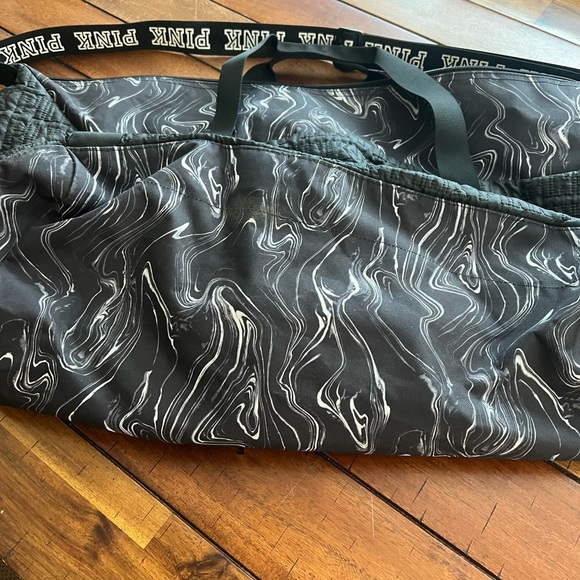 PINK Victoria's Secret Weekender Duffle Bag Extra Large Like New - Picture 4 of 8